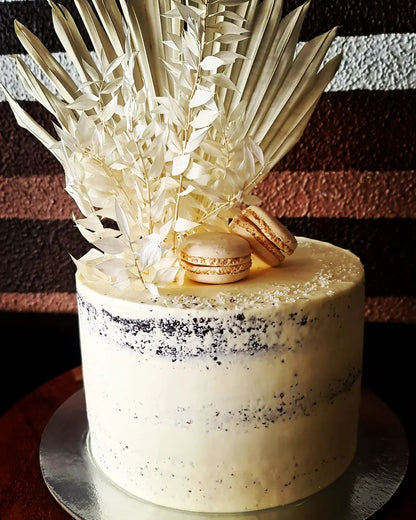 Naked Style Cake