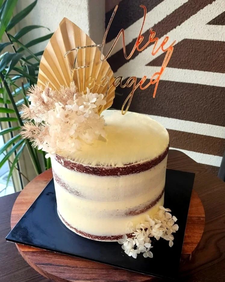 Naked Style Cake